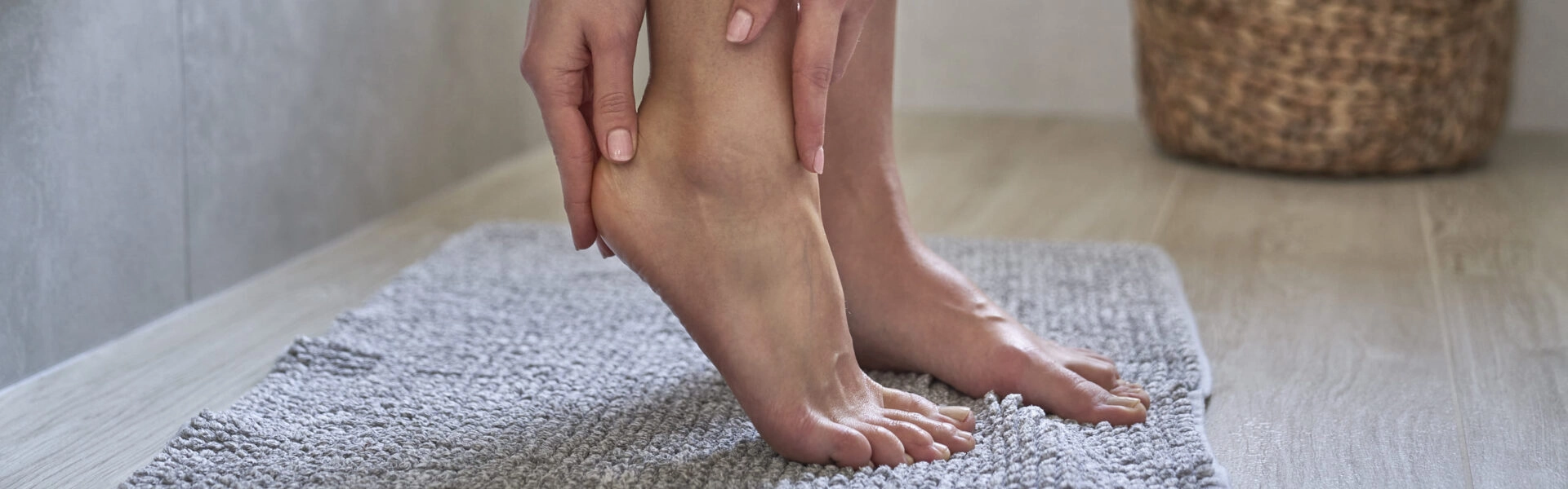Demangeaison des pieds signes causes et solutions